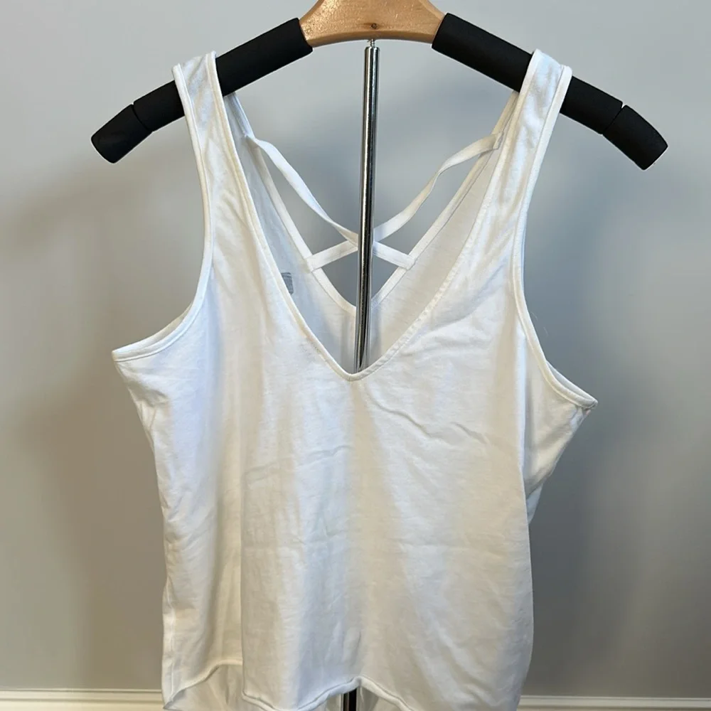 PINK Victoria's Secret White Tank Top - Picture 3 of 4